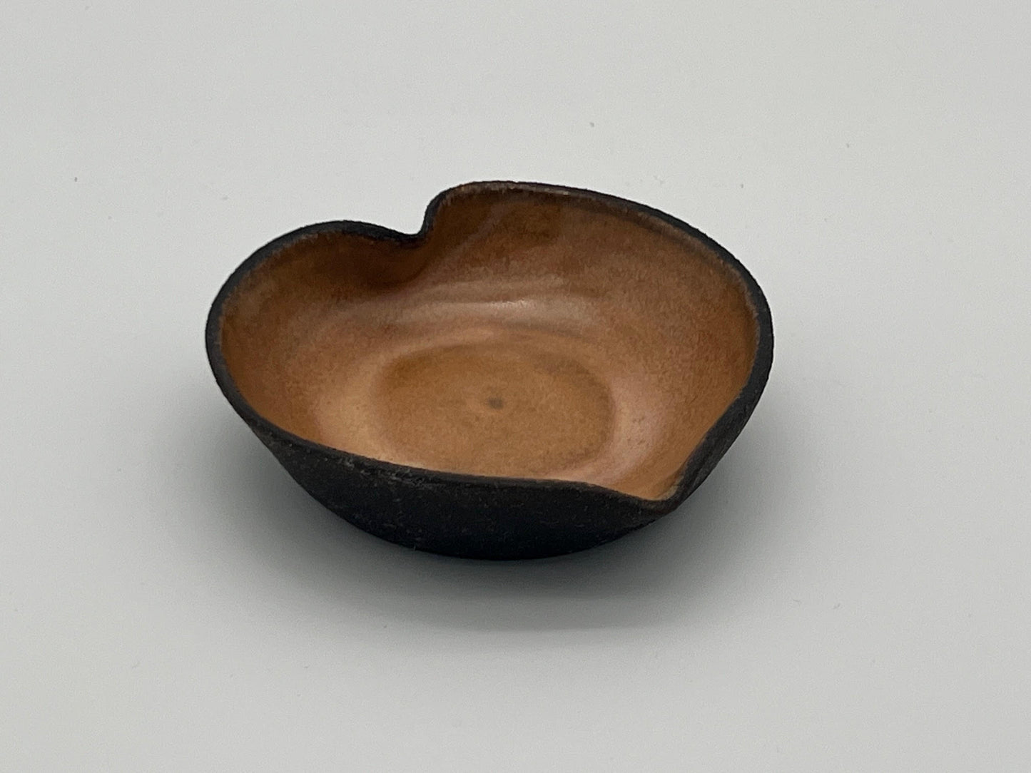 Saffron Heart Dish | Obsidian Collection